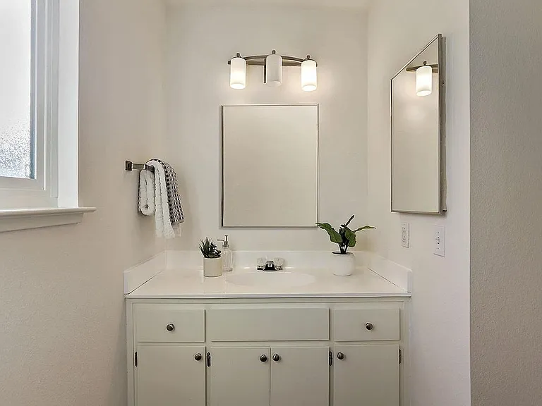 485 Mahogany Ln — Photo 8