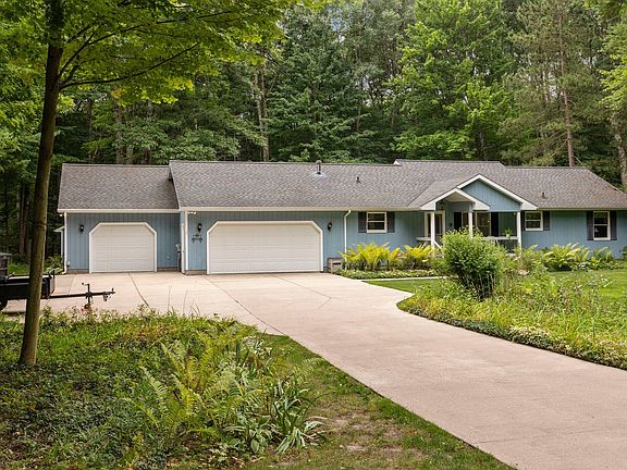 2nd image of 19353 Golfview Dr