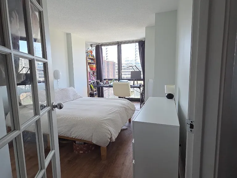 1122 N Clark St #1005 — Photo 9