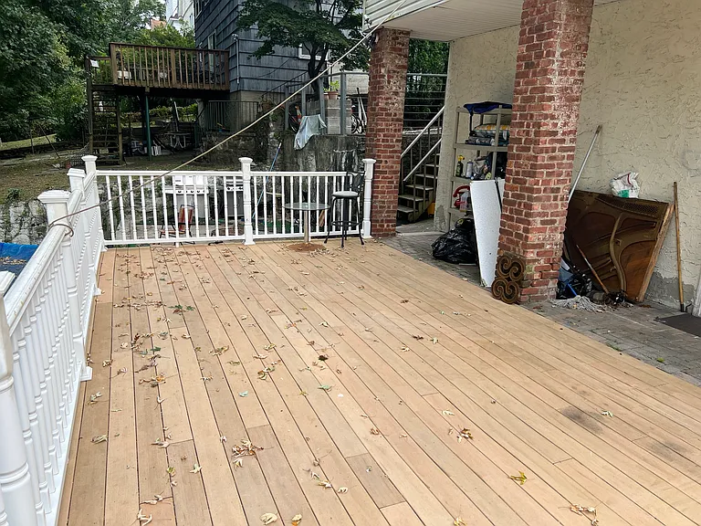 Deck, entrance.
