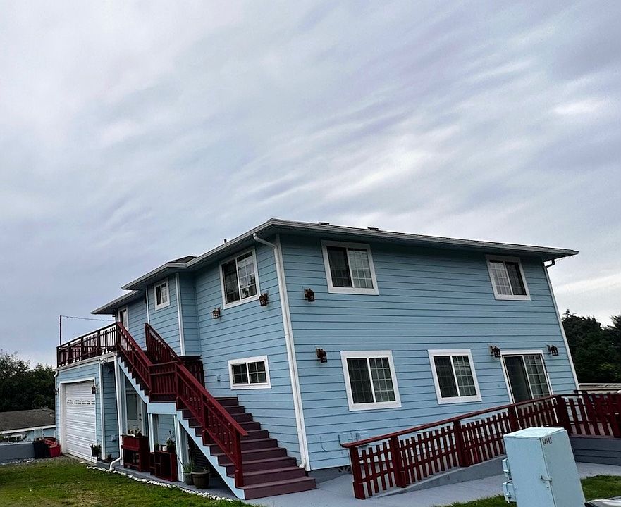 Front of property. This unit is the downstairs apartment