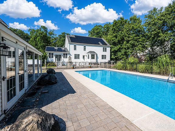 3rd image of 13 Larkspur Drive