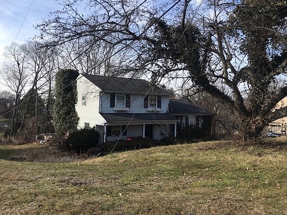 3rd image of 2300 Wagon Wheel Dr