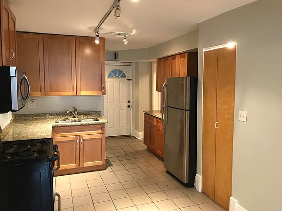 4th image of 3722 N Janssen Ave #G