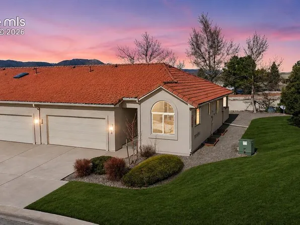 12 Luxury Ln, Colorado Springs, CO 80921
