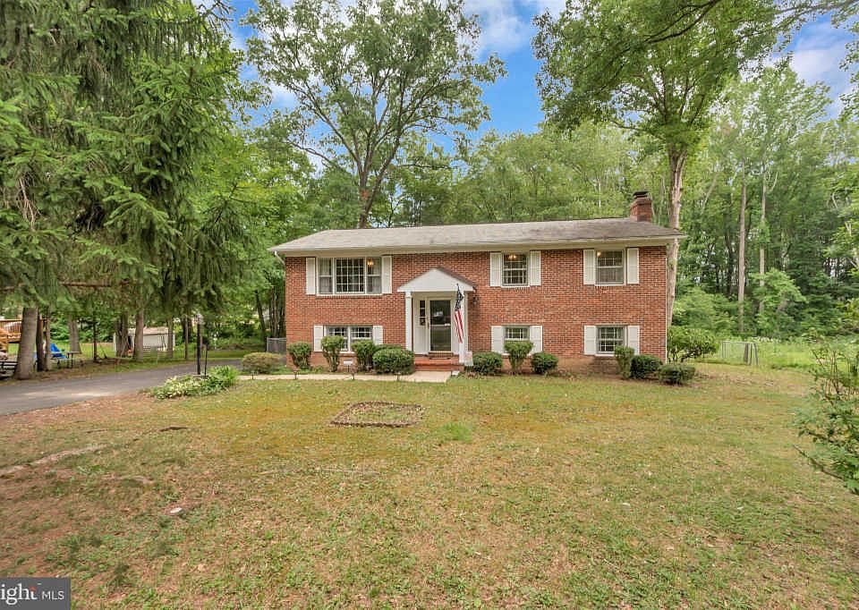 1st image of 101 Halsey Ct