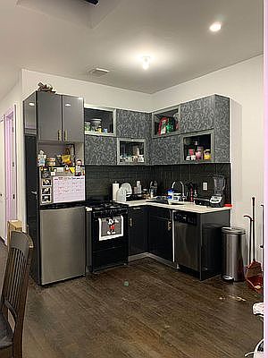 3rd image of 544 Howard Ave #2