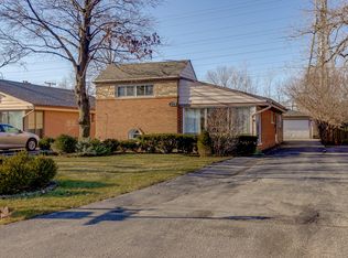 6718 N Kenneth Ave, Lincolnwood, IL 60712