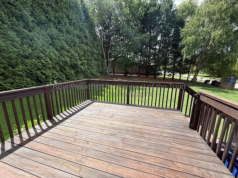2740 Bridgeport Dr — Photo 21
