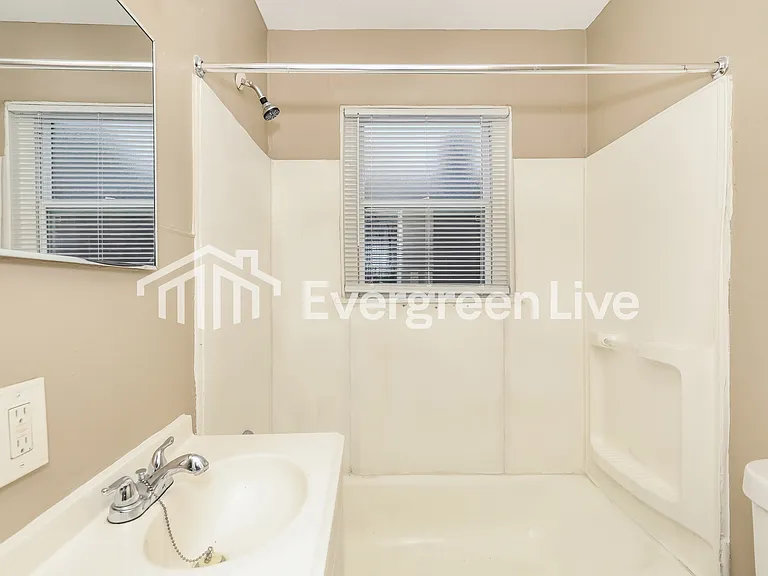 222 S Gladstone Ave — Photo 12