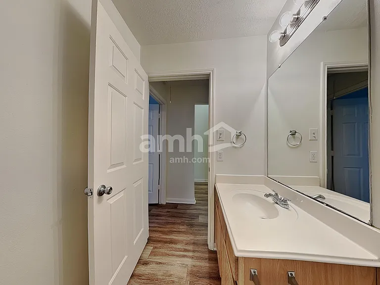 2518 Halstead Dr — Photo 17