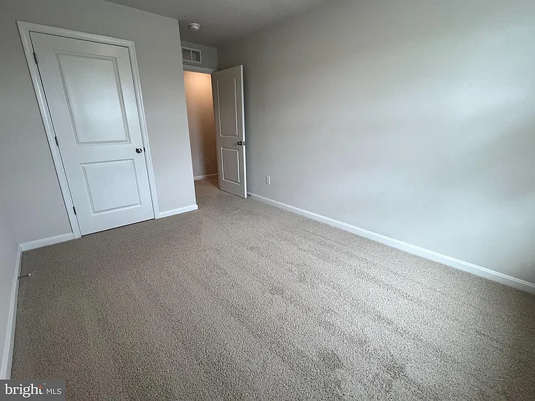 180 Hamstead Dr — Photo 16