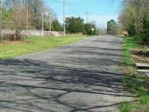 Exterior Neighborhood (street photo)