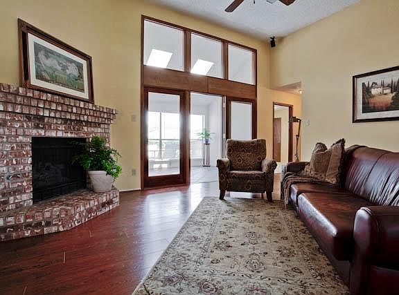 3rd image of 5418 Oakmont Ln