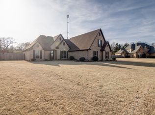 255 Meadow Ridge Dr, Lakeland, TN 38002