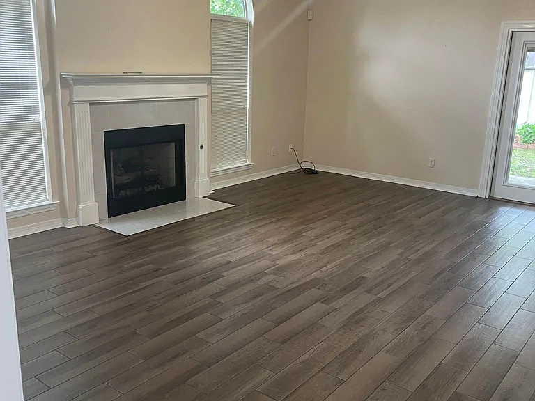 3142 Meadow Lake Dr E — Photo 3