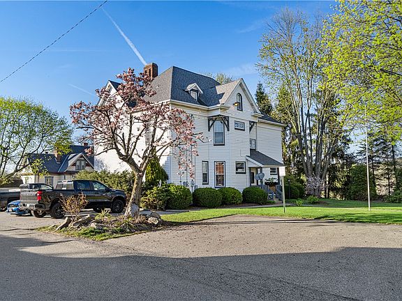 4th image of 502 Walnut Ave
