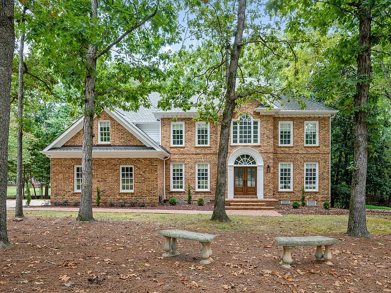 1202 Summerville Ln — Photo 1