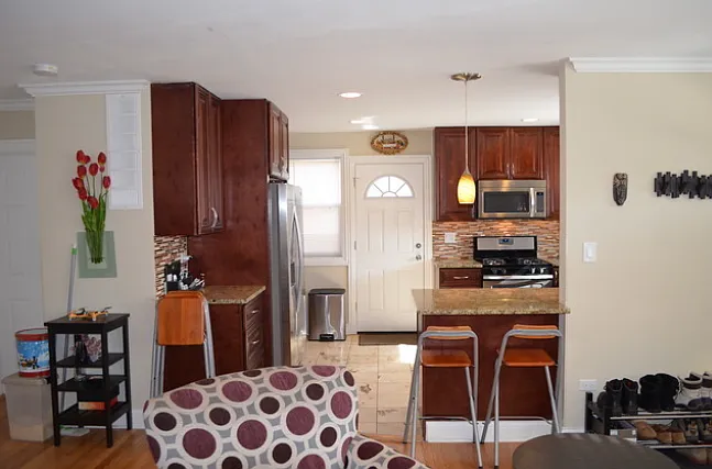 5 bed, 2100 sqft, $3,795 — Photo 3