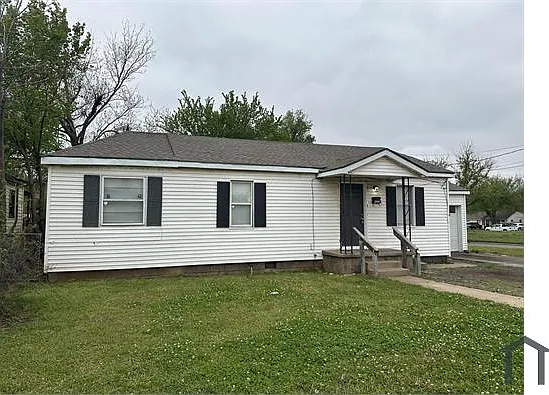 3701 S Villa Ave — Photo 1