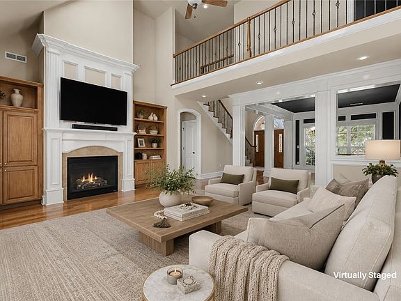4th image of 4006 NE Kensington Ave