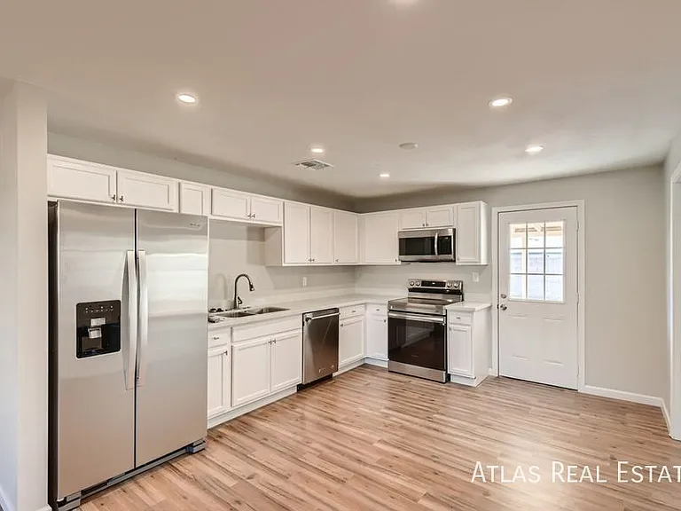 3429 E Blanche Dr — Photo 4