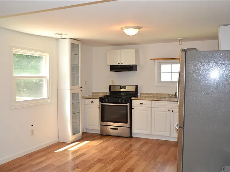 26 Main St — Photo 2