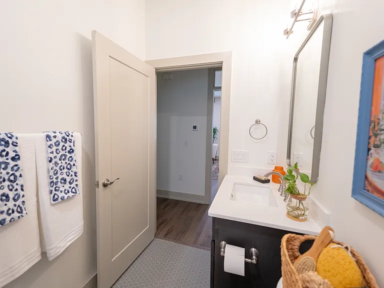 549 W Hancock St — Photo 16