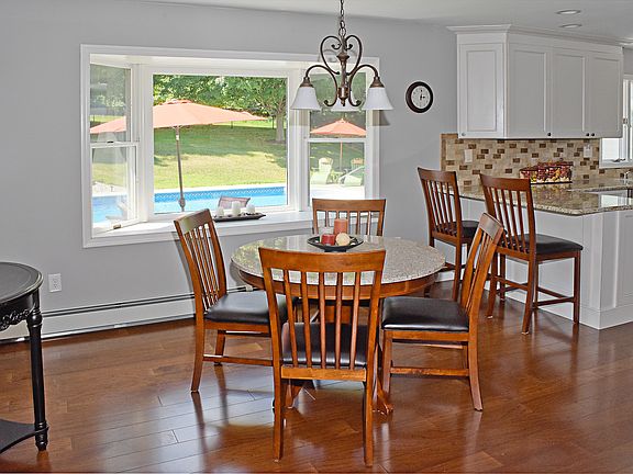 4th image of 27 Old Cedar Dr