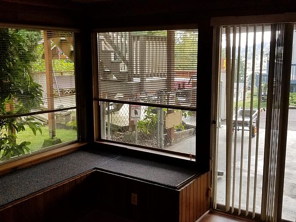 3rd image of 9509 Woodworth Ave