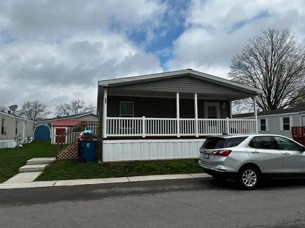 127 Parkbrook Dr SE, Grand Rapids, MI 49548