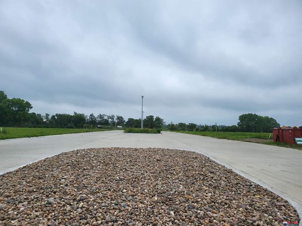 1901-1931 Titan Pl, Hickman, NE 68372
