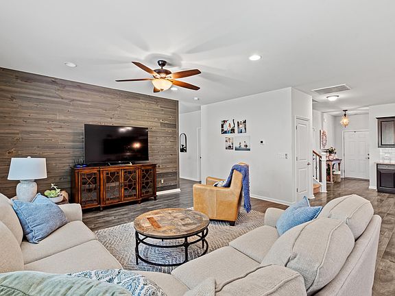 5th image of 4052 Alvina Way