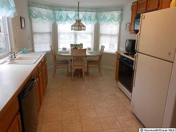 5th image of 1242A Thornbury Ln