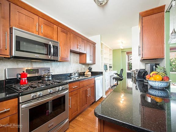 5th image of 5700 Arlington Ave APT 5W