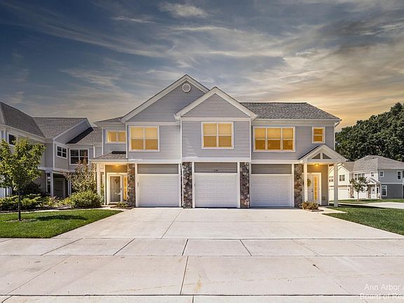 2nd image of 614 Fieldstone Cir E