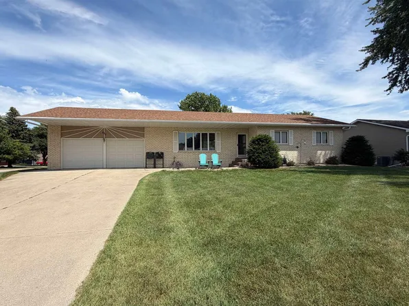 250 N 8th Ave, Sheldon, IA 51201