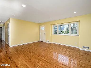 4th image of 19 Princeton Dr