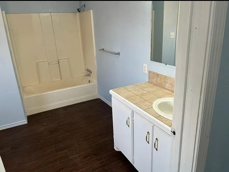 411 Cooke St — Photo 5