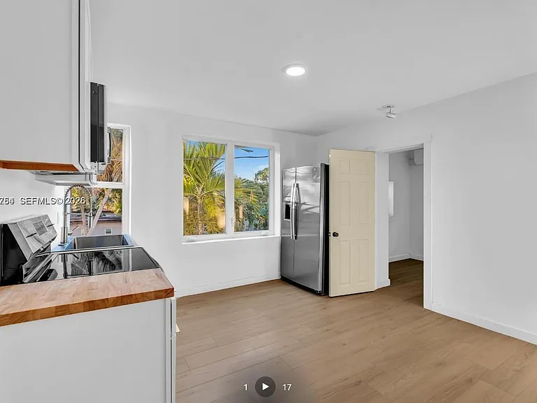 709 SW 4th Ct #7 — Photo 3