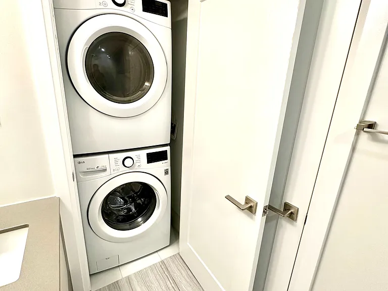 120 Parliament St #1606 — Photo 2