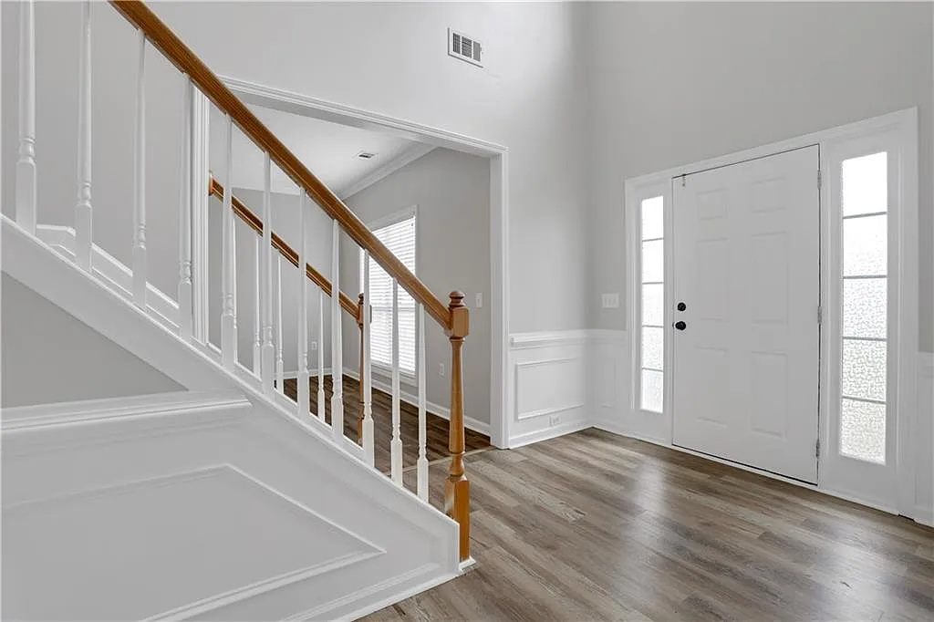 4 bed, 2.5 bath, 2424 sqft, $2,450 — Photo 3