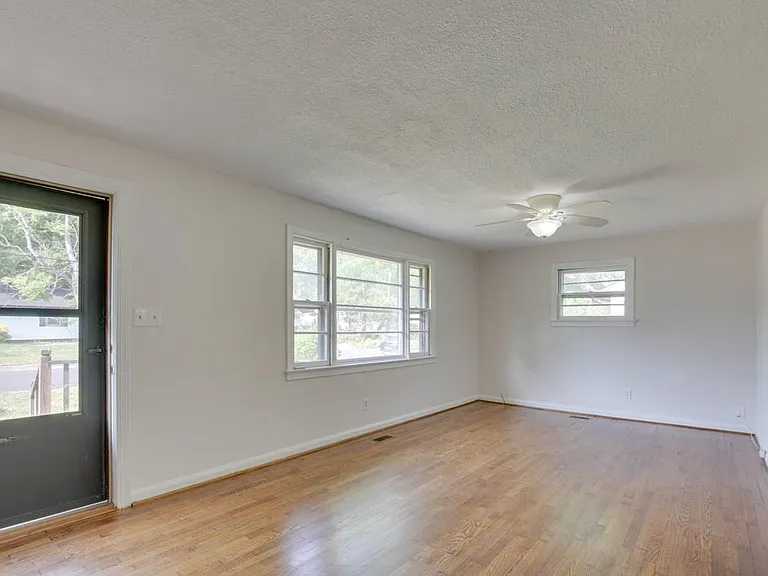 106 Woodhaven Rd — Photo 9