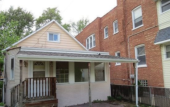 2nd image of 2341 S Lombard Ave