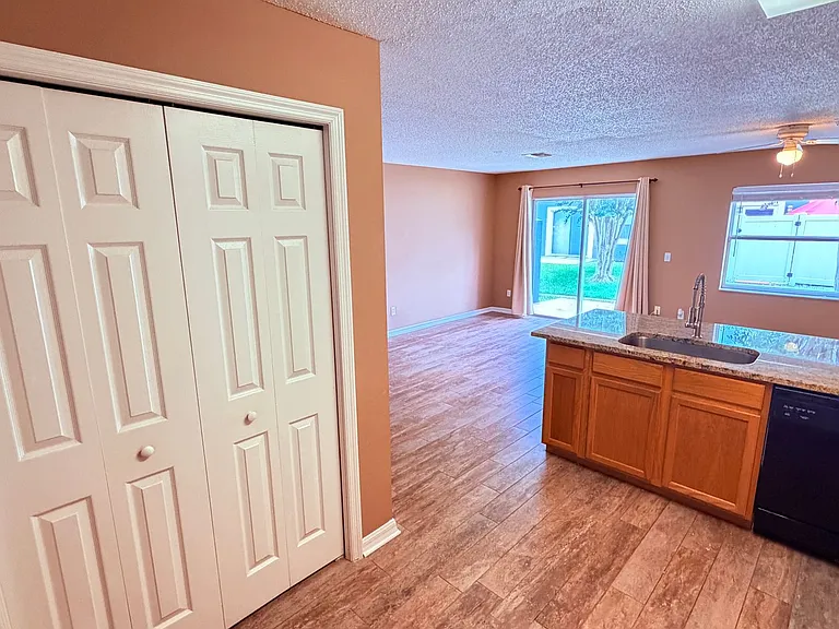 13054 Lexington Summit St — Photo 10