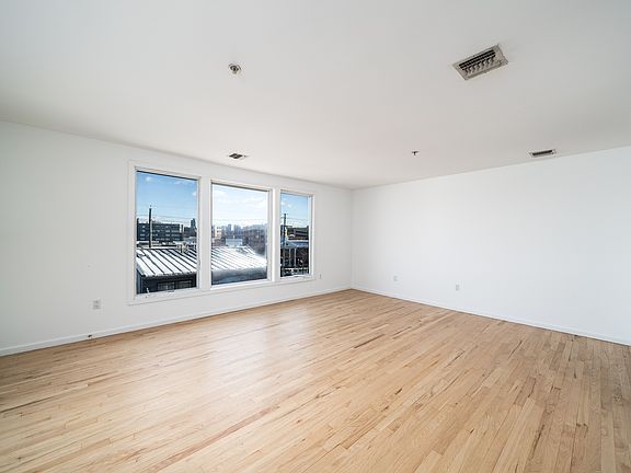 3rd image of 8909 Riverside Pl #1