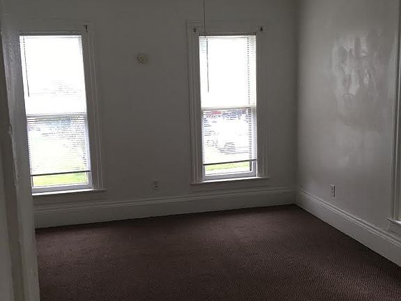 5th image of 211 W Franklin St