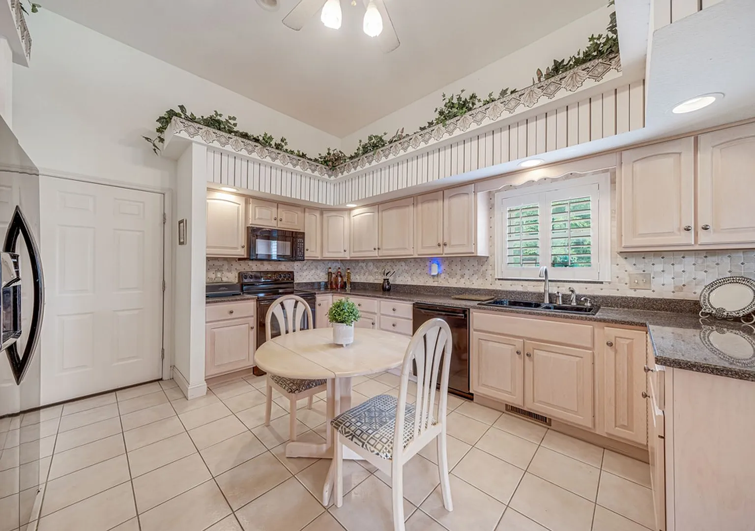 3 Bed, 3 Bath Condo for Rent Available August 5th — Photo 3