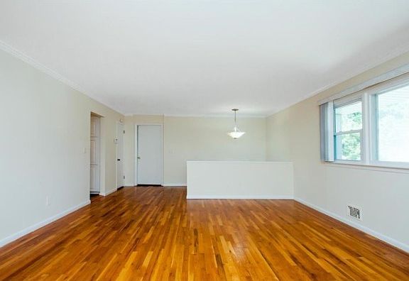 3rd image of 6 Masefield Ln