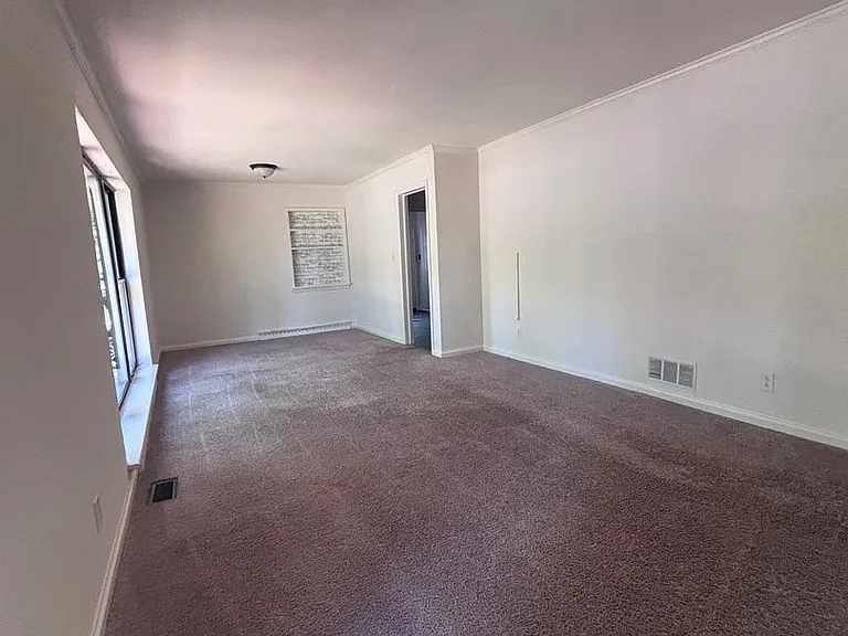 701 Vanderbrook Rd — Photo 2